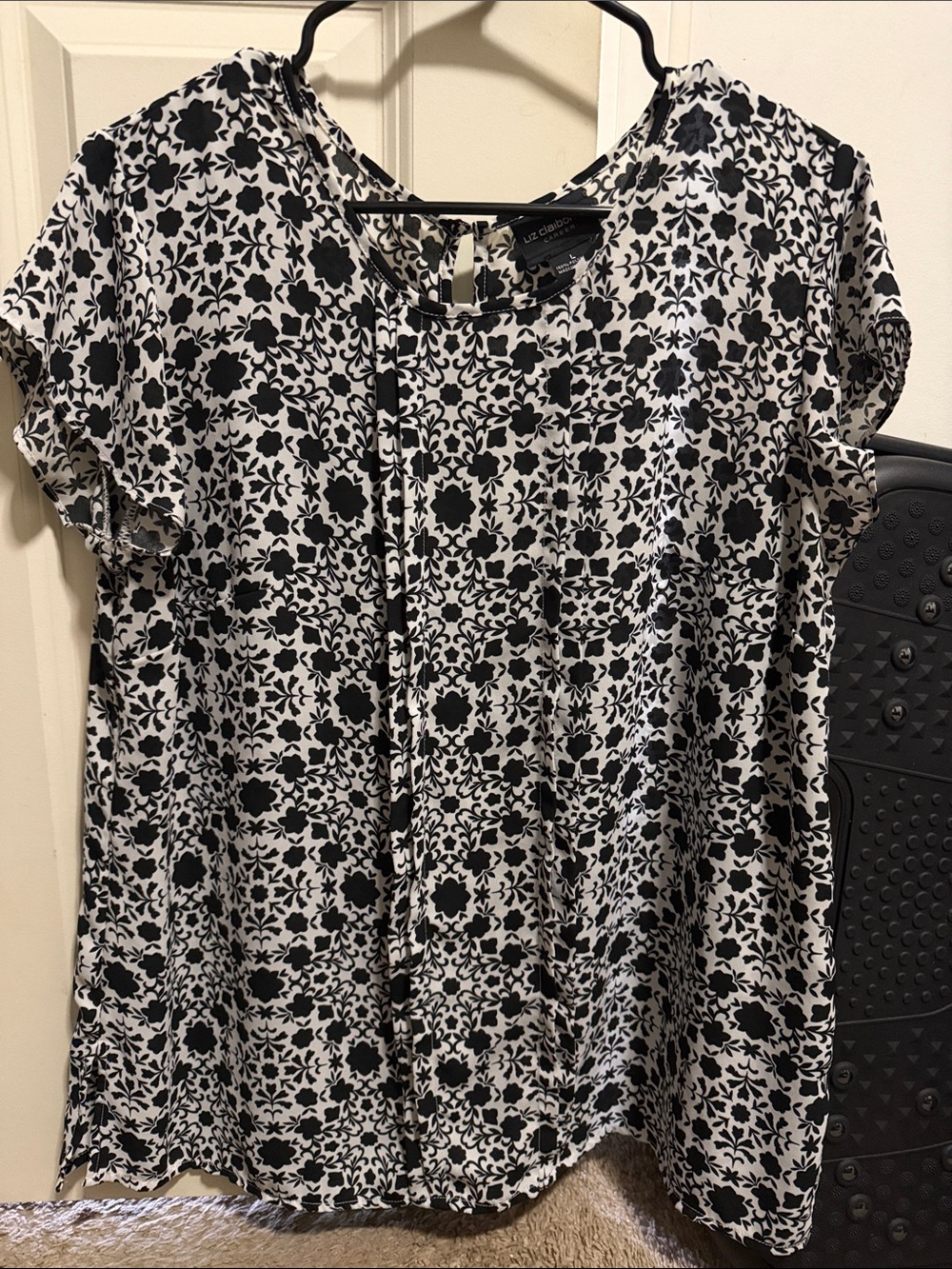 Liz Claiborne Black and White Floral Short Sleeve Blouse